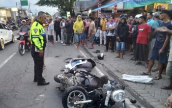 Kecelakaan tragis merenggut nyawa seorang pelajar SMK di Kabupaten Malang, Minggu sore (26/10/2025). Korban diketahui MEA (16), pelajar kelas X SMK Wonoayu Poncokusumo, yang meninggal dunia di tempat setelah motor Honda Scoopy N-5003-GP yang dikendarainya bertabrakan dengan dump truk Isuzu S-8273-UP di Jalan Raya Desa Codo, Kecamatan Wajak.