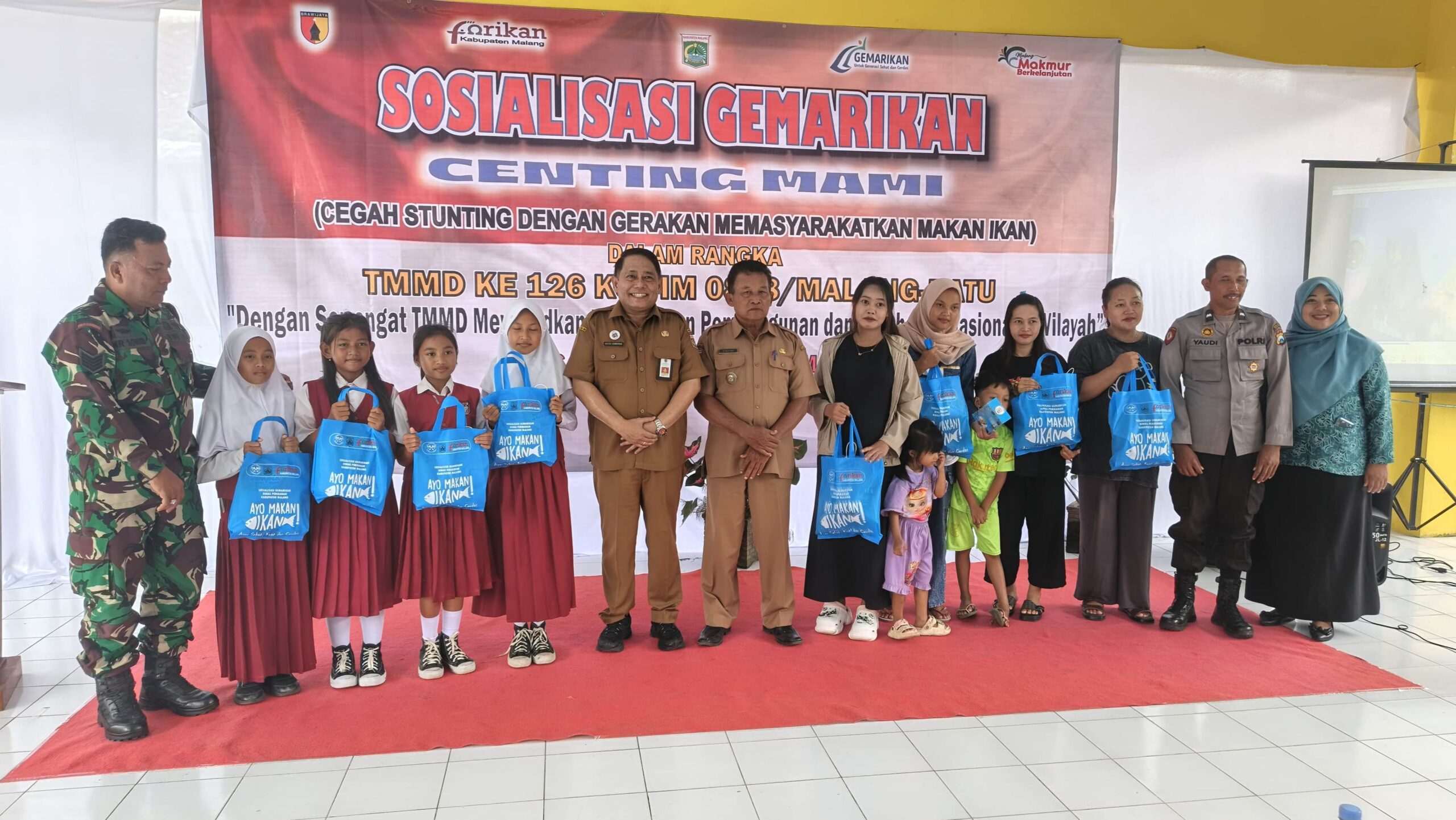 TNI dan Dinas Perikanan Kabupaten Malang Kolaborasi Tekan Stunting Lewat Edukasi Gemar Makan Ikan di Lebakharjo