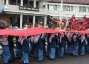 Momen peringatan Hari Sumpah Pemuda ke-97 tahun 2025 di depan Balai Kota Malang, Senin (28/10/2025)