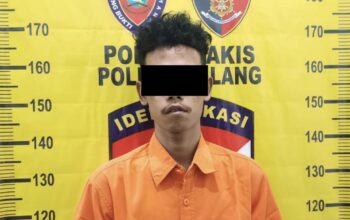 Suasana meriah pertunjukan bantengan di Desa Kedungrejo, Kecamatan Pakis, Kabupaten Malang, mendadak ricuh. Seorang pemuda yang nekat beraksi di tengah kerumunan penonton justru apes. Ia tertangkap basah saat berusaha mencopet ponsel milik pengunjung lain.