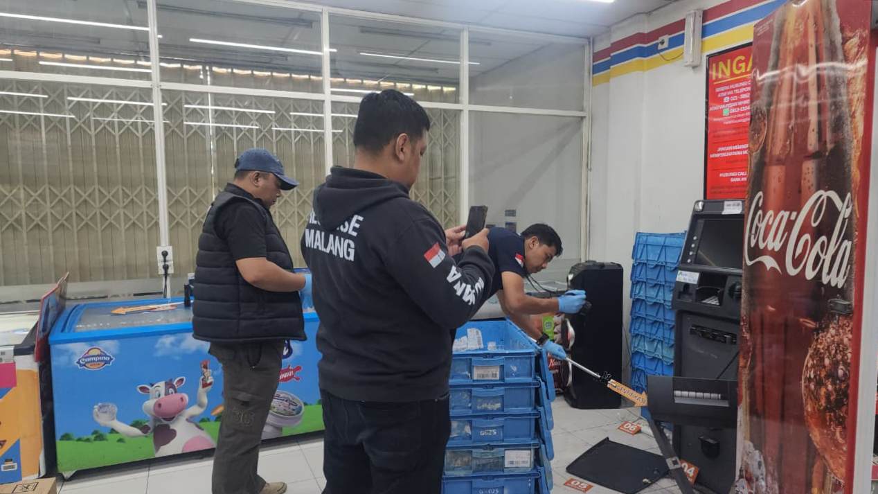 Terlilit Judi Online, Pria di Malang Nekat Bobol ATM Lewat Plafon Indomaret