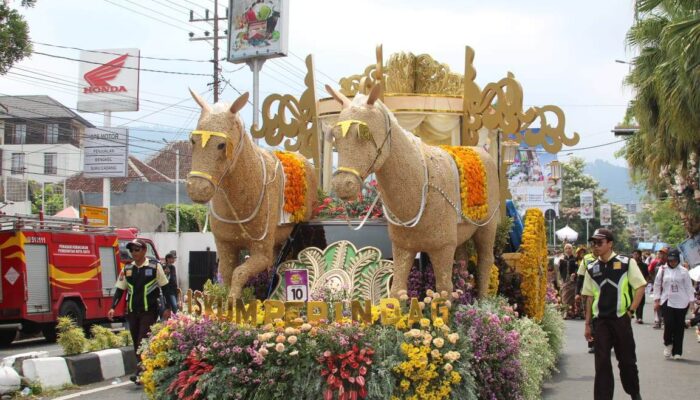 Diskumperindag Kota Batu Raih Penyaji Terbaik Batu Art Flower 2025