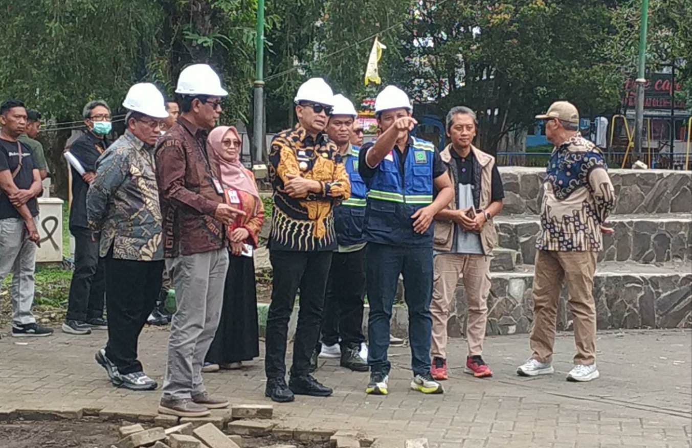 Wali Kota Malang Tinjau Revitalisasi Alun-Alun Merdeka, Selesai Lebih Cepat dari Jadwal