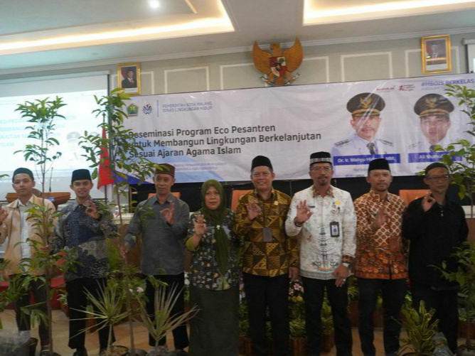 Pesantren Hijau, Santri Peduli Alam: DLH Kota Malang Luncurkan Program Eco Pesantren