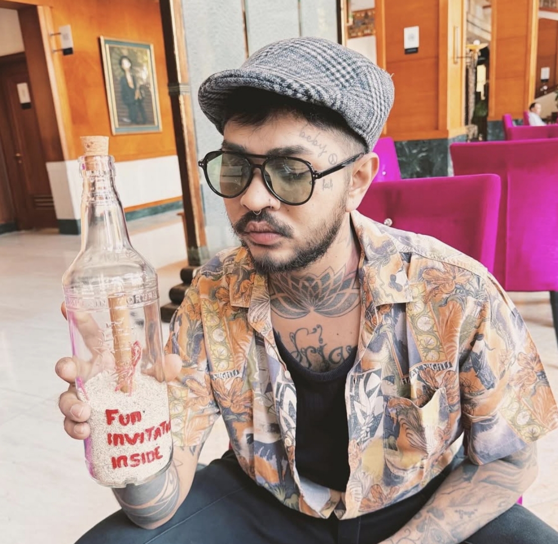 Penyanyi sekaligus aktor Onadio Leonardo atau yang akrab disapa Onad, ditangkap polisi karena dugaan penyalahgunaan narkoba.