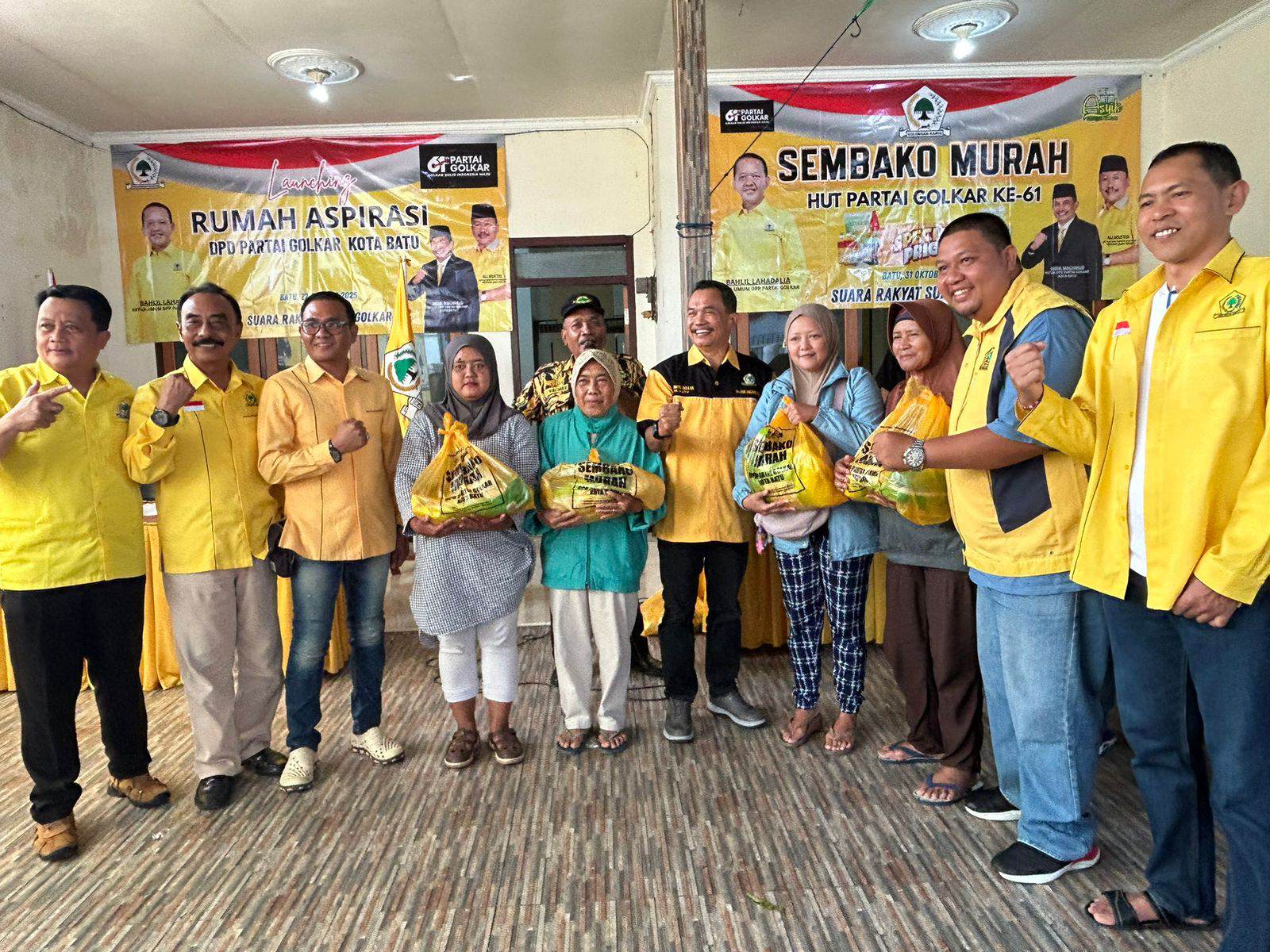 Ratusan Warga Serbu Sembako Terjangkau di Pasar Murah Golkar Kota Batu