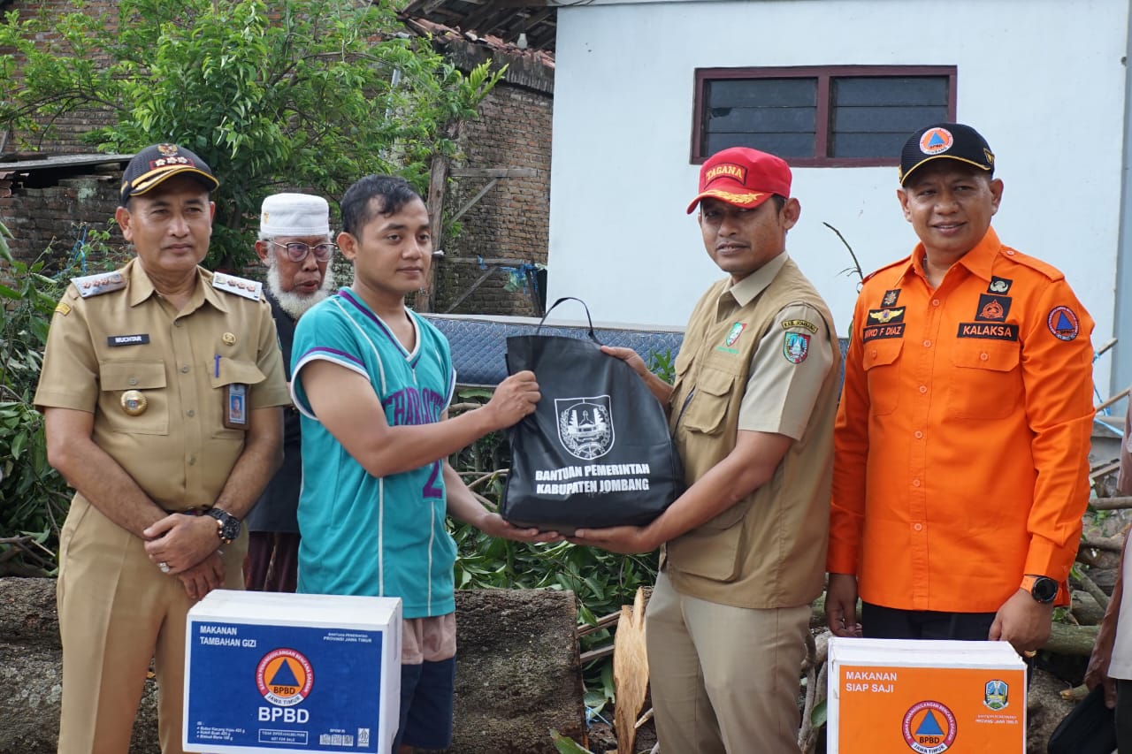 Tim Gabungan BPBD Gerak Cepat Tangani Dampak Angin Kencang di Jombang 2025