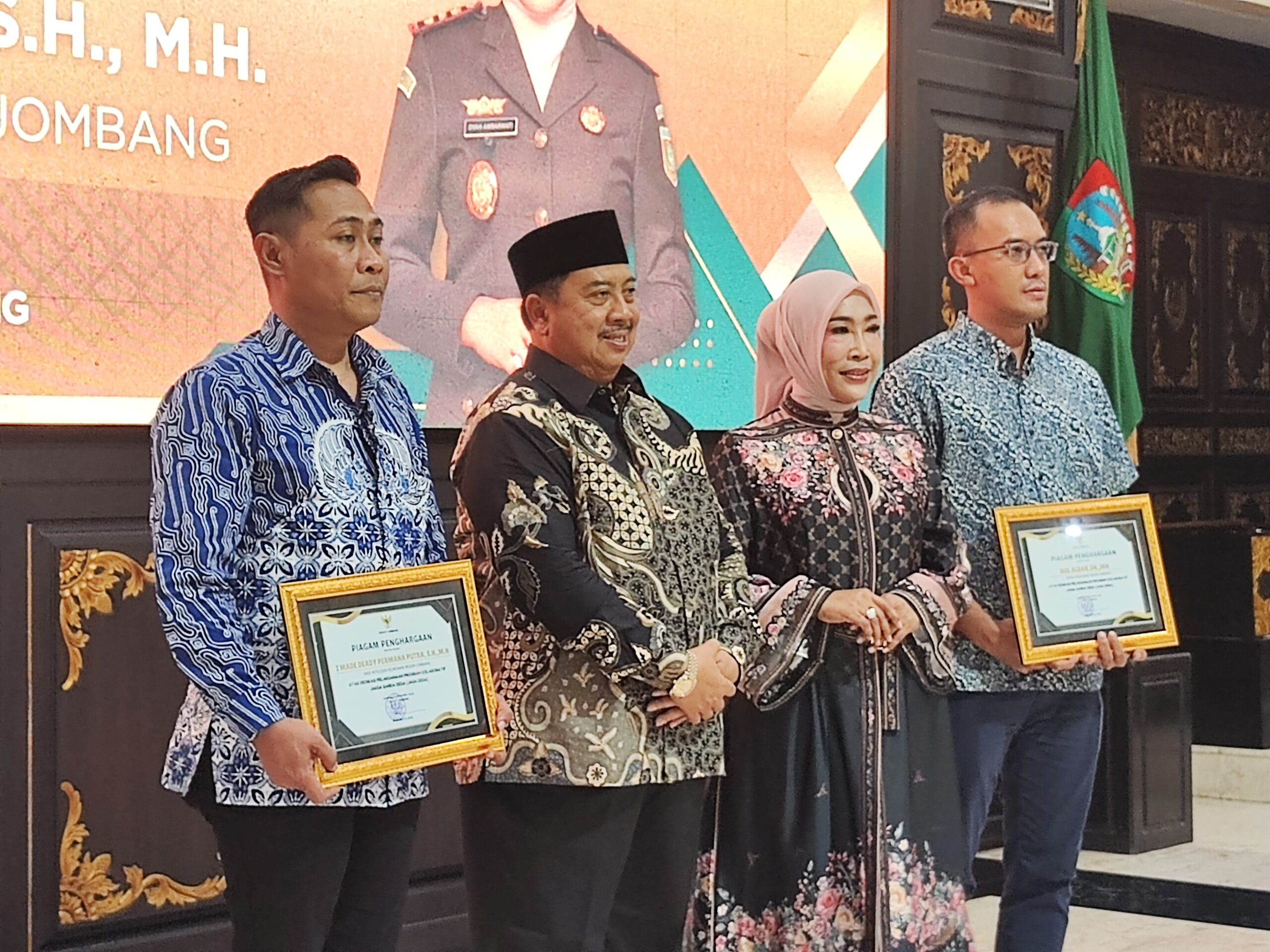 Bupati Jombang, Jawa Timur Warsubi bersama jajaran Forkopimda Kabupaten Jombang menyambut dua pejabat baru penegak hukum, yakni Kepala Kejaksaan Negeri (Kajari) Jombang Dyah Ambarwati dan Ketua Pengadilan Negeri (PN) Jombang Yunizar Kilat Daya.