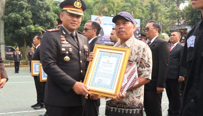 Semangat Pahlawan di Polres Malang: 24 Sosok Teladan Diganjar Penghargaan Spesial