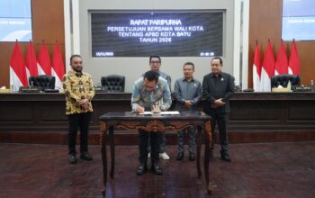 Anggaran Pendapatan dan Belanja Daerah (APBD) Kota Batu Tahun Anggaran 2026 resmi disetujui dalam Rapat Paripurna Pemerintah Kota Batu dan DPRD Kota Batu, Kamis (13/11/2025) di Gedung DPRD.