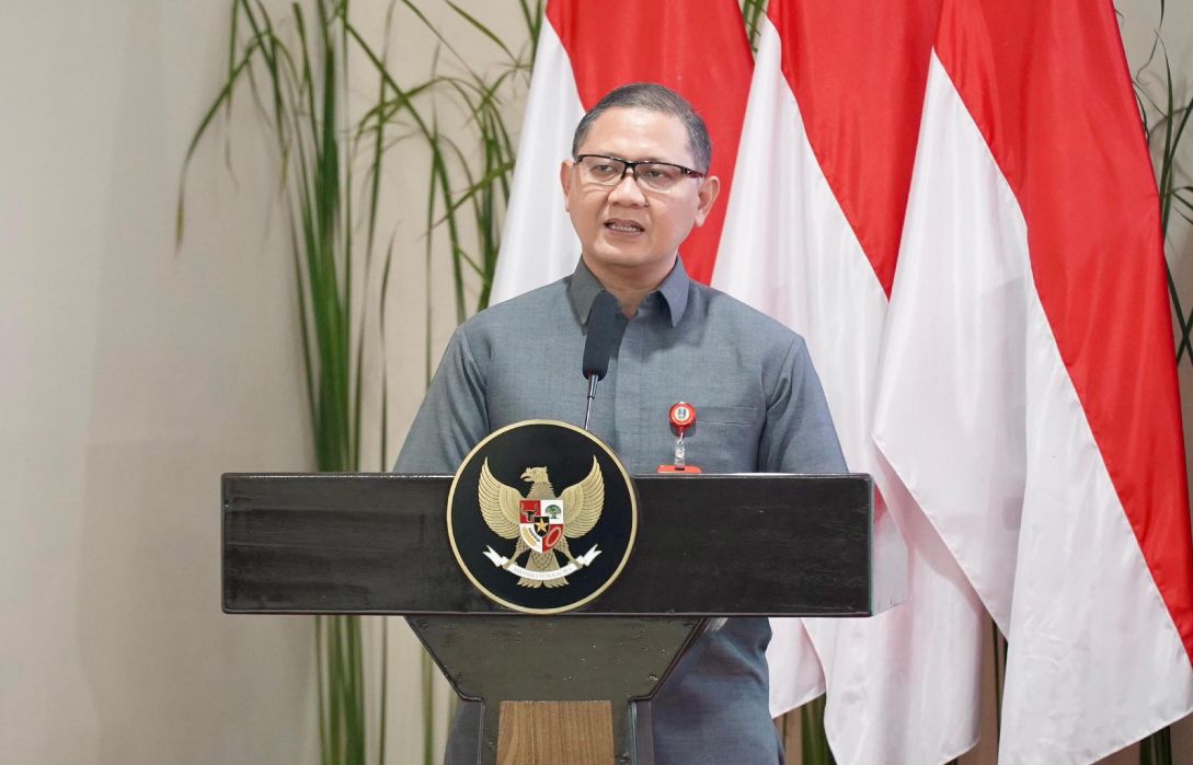 Peringatan Hari Guru Nasional 2025 menjadi momentum refleksi penting bagi dunia pendidikan. Kepala Dinas Pendidikan Provinsi Jawa Timur, Aries Agung Paewai, menegaskan bahwa guru bukan sekadar profesi, melainkan mata air peradaban yang mengalirkan nilai, pengetahuan, dan kemanusiaan bagi generasi penerus bangsa.
