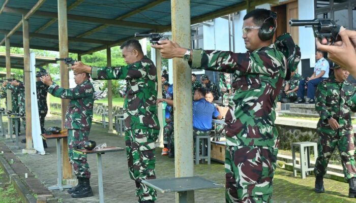 Kemampuan Tempur Diasah, Perwira Lanud Abd Saleh Jalani Latihan Menembak Rutin