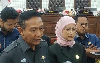 Kekosongan jabatan di lingkungan Pemerintah Kota (Pemkot) Malang semakin menjadi perhatian publik. Kondisi ini tak hanya terjadi di tingkat kelurahan dan kecamatan, tetapi juga di sejumlah organisasi perangkat daerah (OPD) dan sekolah negeri.