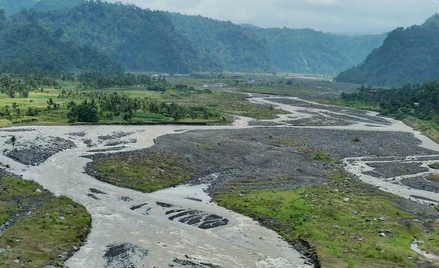 Tragedi di Sungai Glidik: Ibu dan Anak Hanyut, Suami Selamat Setelah Berjuang Lawan Derasnya Arus