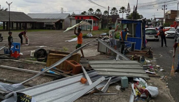Puting Beliung Terjang Desa Sumbersekar Dau Kabupaten Malang, 80 Rumah Rusak