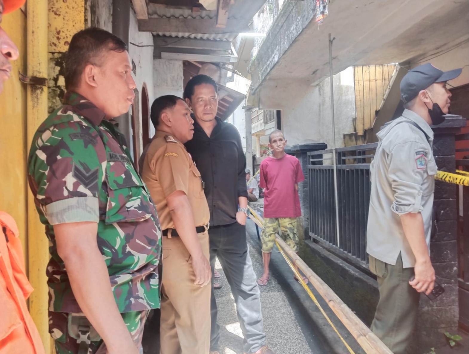 Anggota DPRD Kota Malang Tinjau Lokasi Rumah Warga yang Ambrol di Buring Dalam