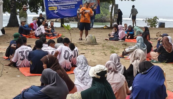 Edukasi Iklim di Pantai Kondang Merak: Kolaborasi Sahabat Alam Indonesia dan MDMC Batu Bangun Ketahanan Ekologi Pesisir