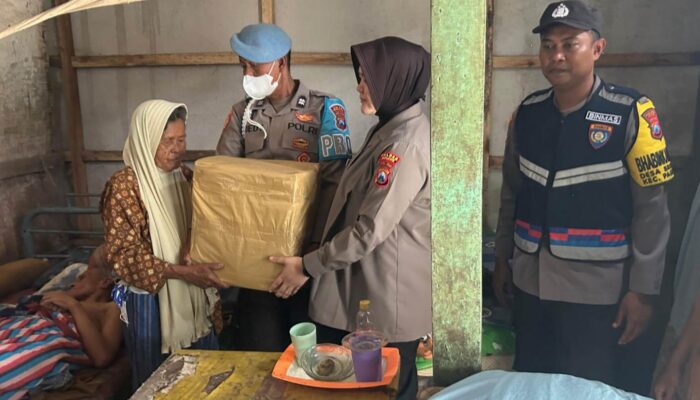 Aksi Cepat Polsek Pagelaran Selamatkan Lansia Hidup di Rumah Tak Layak