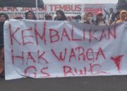 Memanas! Ibu-Ibu Warga Griyashanta Malang Hadang Pembongkaran Tembok Jalan Tembus