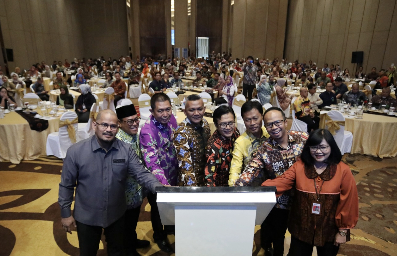 Kota Malang kembali menunjukkan kelasnya sebagai tuan rumah acara penting tingkat nasional. Kali ini, giliran Rembug Fiskal yang dihelat oleh Asosiasi Pemerintah Kota Seluruh Indonesia (APEKSI), mengusung tema provokatif: “PAD Kota Kita: Bukan Sekadar Angka”. Acara berlangsung meriah di Hotel Mercure, Kamis (6/11/2025).