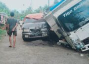 Lolos Rem, Truk Pasir Tabrak Tiga Kendaraan dan Warung di Gedangan Malang