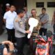 Kapolres Malang Serahkan Motor Hasil Curian Kepada Pemiliknya