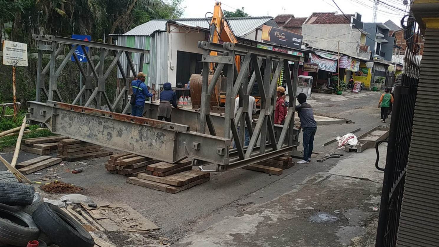 Jembatan Bailey Sonokembang Mulai Dirakit, Akses Sementara Ditutup