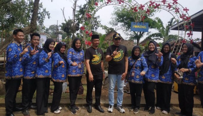 Wujudkan Wisata Sungai dan Ekonomi Hijau, DLH Kota Malang Tanam Seribu Pohon Durian di Wonokoyo