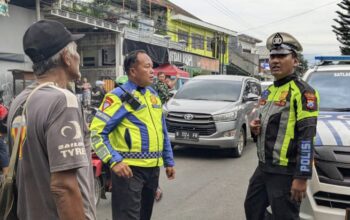 Kecelakaan maut kembali menelan korban jiwa di wilayah hukum Polres Malang. Seorang pengendara motor perempuan tewas seketika setelah terlindas truk gandeng di Jalan Raya Desa Asrikaton, Kecamatan Pakis, Kabupaten Malang, Rabu (12/11/2025) sore.
