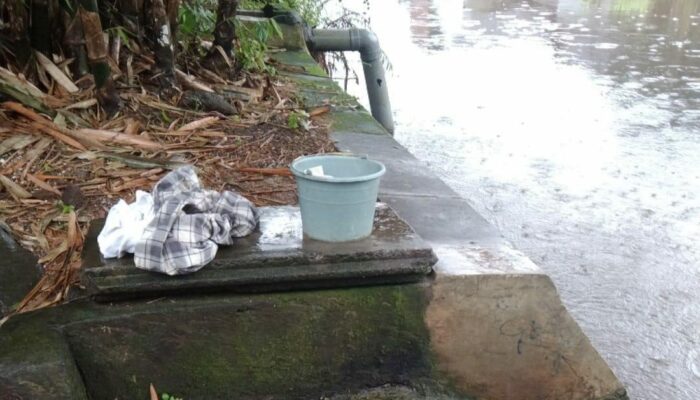 Warga Penarukan Diduga Hanyut Saat Mandi di Sungai, Pencarian Masih Berlangsung Meski Arus Deras