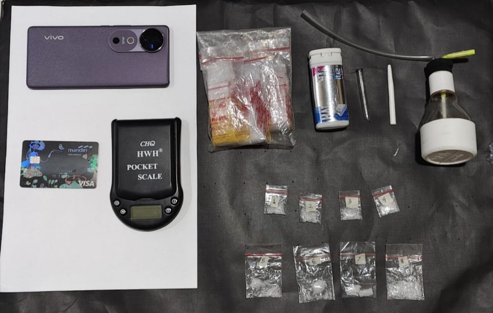 Satresnarkoba Polres Malang berhasil mengungkap modus penyimpanan sabu yang disembunyikan di sebuah kandang ayam di Desa Sutojayan, Kecamatan Pakisaji.