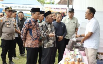 Wakil Bupati Jombang, Jawa Timur Salmanudin Yazid atau Gus Wabup membuka Gelar Potensi Kecamatan Bareng 2025 di Lapangan Olahraga Bareng.