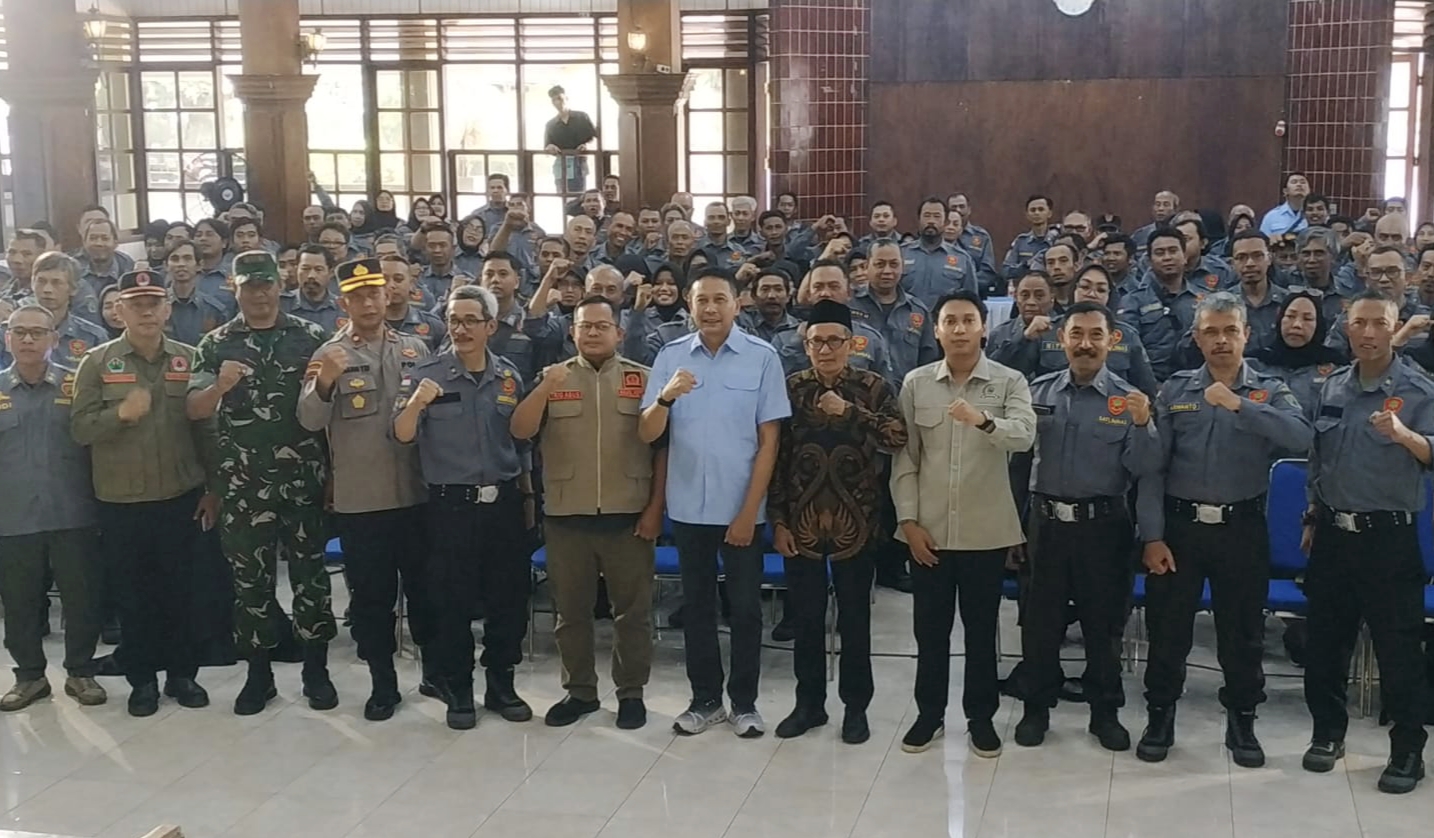 Kegiatan Jambore Satlinmas 2025 di Kecamatan Lowokwaru berlangsung lebih intens dari tahun-tahun sebelumnya. Sebanyak 200 anggota Satlinmas dari tujuh kelurahan berkumpul di Kampus STIE Malangkuçeçwara, Minggu (16/11/2025),