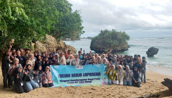 Tadris Biologi UIN Tulungagung Pelajari Kekayaan Hayati Kondang Merak