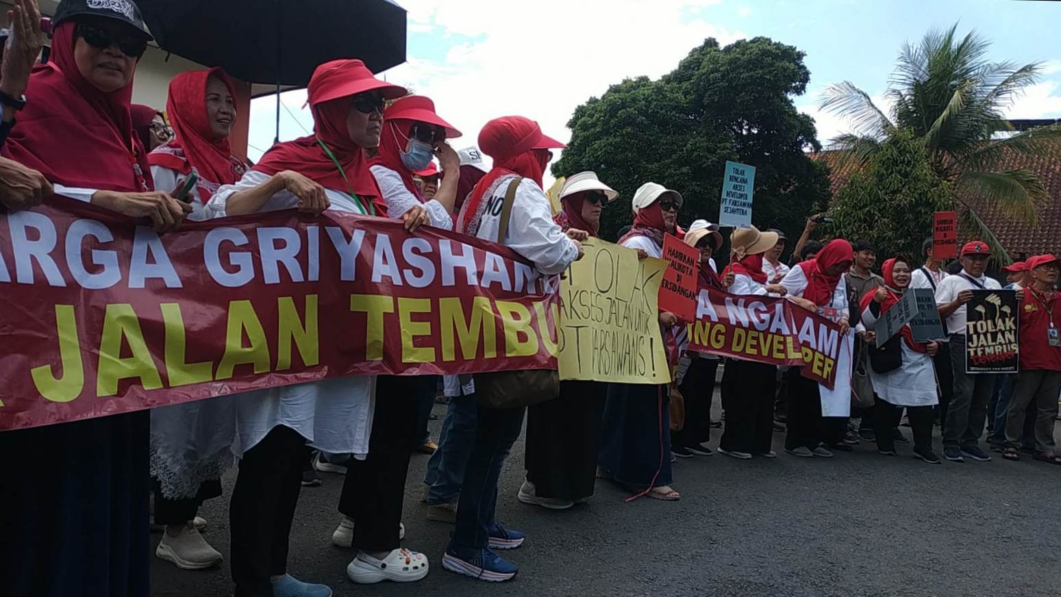 Sidang Perdana Griyasanta: Warga Tantang Dasar Hukum Pemkot Terkait Tembok Pembatas