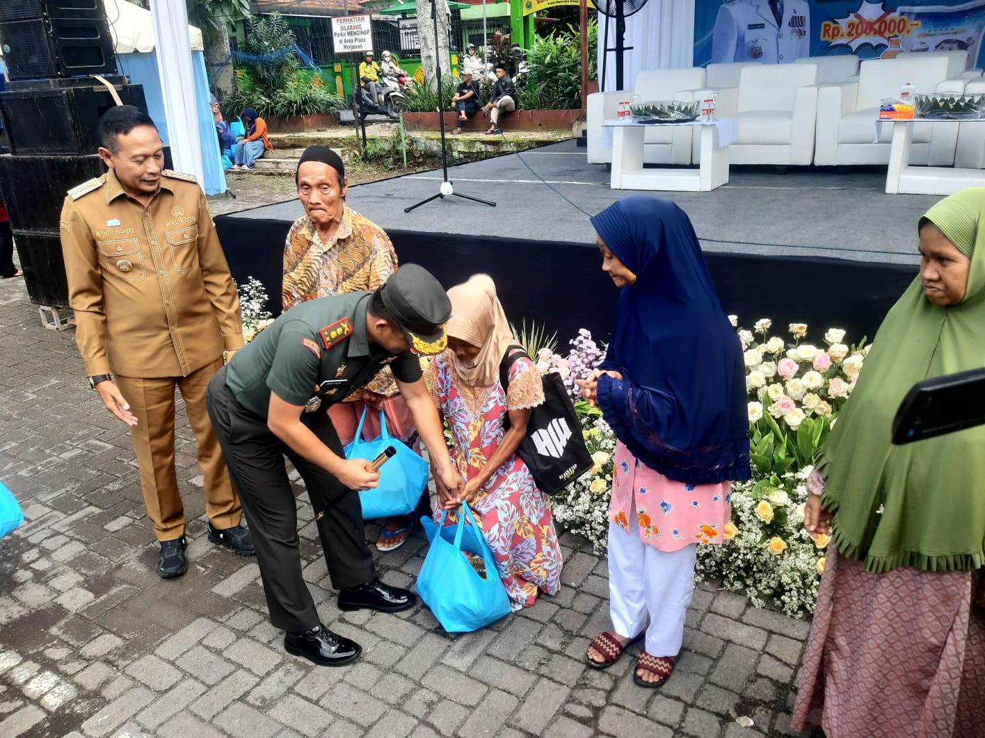 Jelang Natal dan Tahun Baru, Pemkot Malang Luncurkan Pasar Murah Sembako Rp100 Ribu