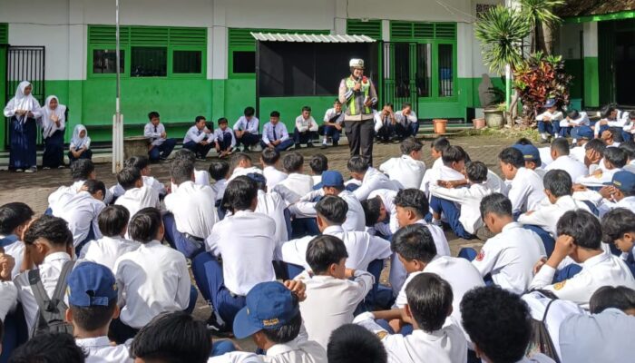 Satlantas Polres Malang Jemput Bola ke Sekolah, Tekan Kecelakaan Pelajar Selama Operasi Zebra