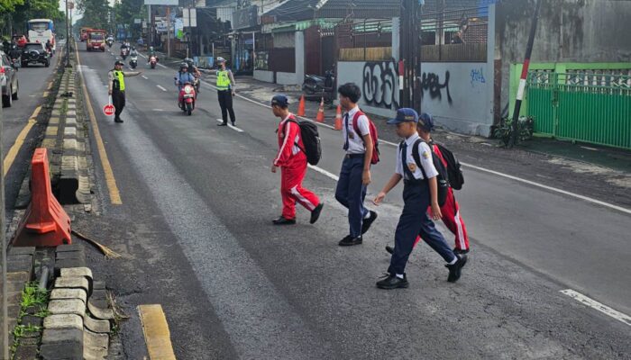 Pejalan Kaki Jadi Fokus Utama, Satlantas Polres Malang Perketat Pengawasan dalam Operasi Zebra Semeru 2025