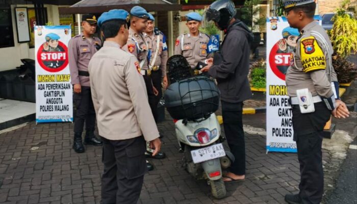 Propam Polres Malang Sidak Kelengkapan Anggota, Tegaskan Polisi Harus Jadi Teladan