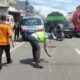 Gagal Menyalip, Pemotor Terjatuh dan Terlindas Truk di Bululawang Malang