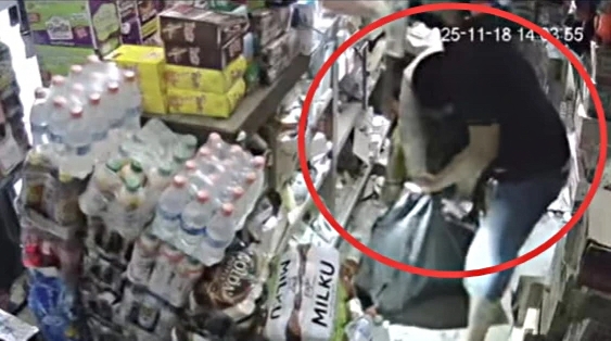 Sebuah toko di area Pertokoan Pasar Bandung, Desa Bandung, Kecamatan Diwek, Kabupaten Jombang dibobol komplotan pencuri pada siang hari.