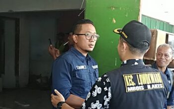 Eksekusi rumah kembali dilakukan PN Malang, Kamis (20/11). Kali ini rumah senilai Rp 1,3 miliar di Jalan Joyo Raharjo Kota Malang harus ditinggalkan penghuninya. Bahkan, isi rumah sudah dikosongkan satu hari sebelumnya.