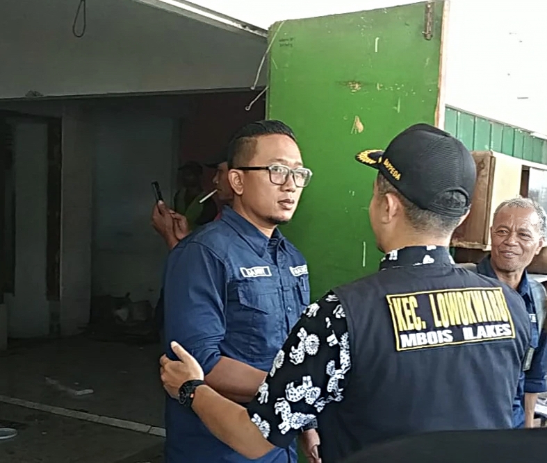 Eksekusi rumah kembali dilakukan PN Malang, Kamis (20/11). Kali ini rumah senilai Rp 1,3 miliar di Jalan Joyo Raharjo Kota Malang harus ditinggalkan penghuninya. Bahkan, isi rumah sudah dikosongkan satu hari sebelumnya.