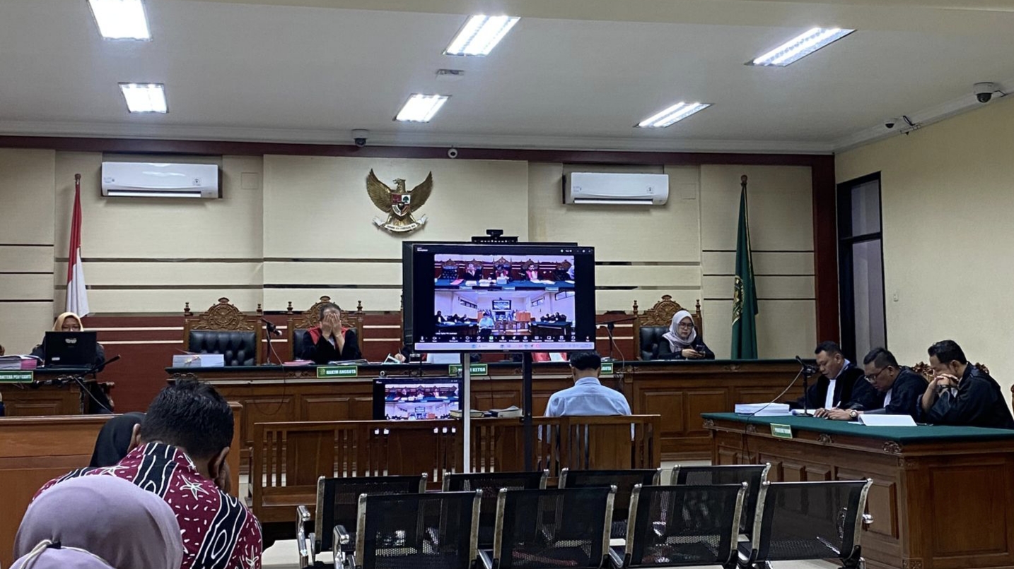 Sidang perkara tindak pidana korupsi pengadaan tanah tahun 2019 - 2020, Politeknik Negeri Malang (Polinema) kembali digelar di PN Tipikor Surabaya, Kamis (20/11) pagi dengan agenda pembacaan eksepsi Awan Setiawan.