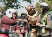Aksi Polisi Berkostum Super Hero Warnai Operasi Zebra di Kepanjen