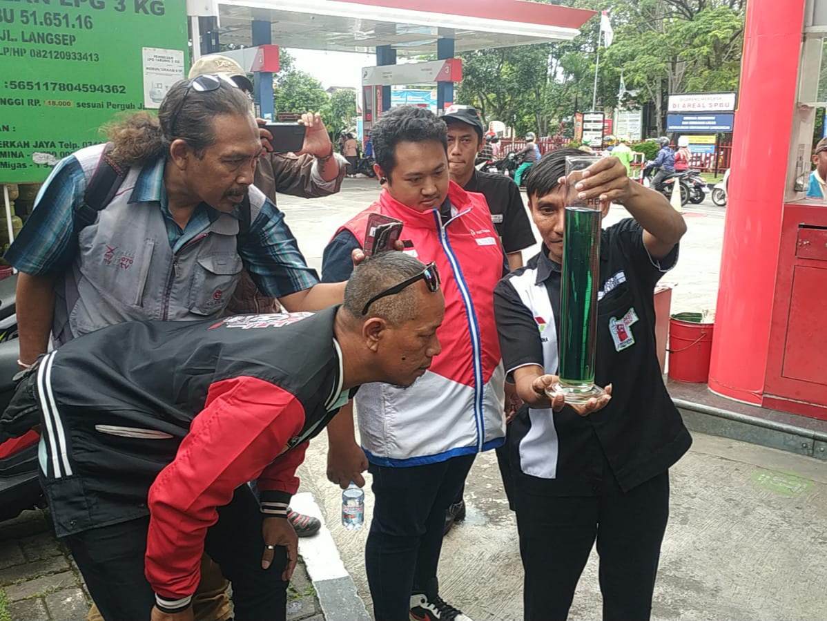 Pengecekan Terbuka di SPBU Mergan: Pertamina Pastikan Isu Dugaan BBM Campur Air Tidak Benar
