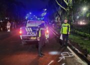 Innova Reborn Tabrak Pembatas Jalan di Jl Veteran Malang, Pengemudi Diduga Hilang Konsentrasi