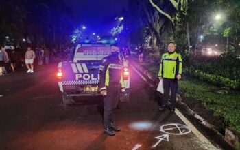 Inova Reborn Tabrak Pembatas Jalan di Jl Veteran Malang, Pengemudi Diduga Hilang Konsentrasi