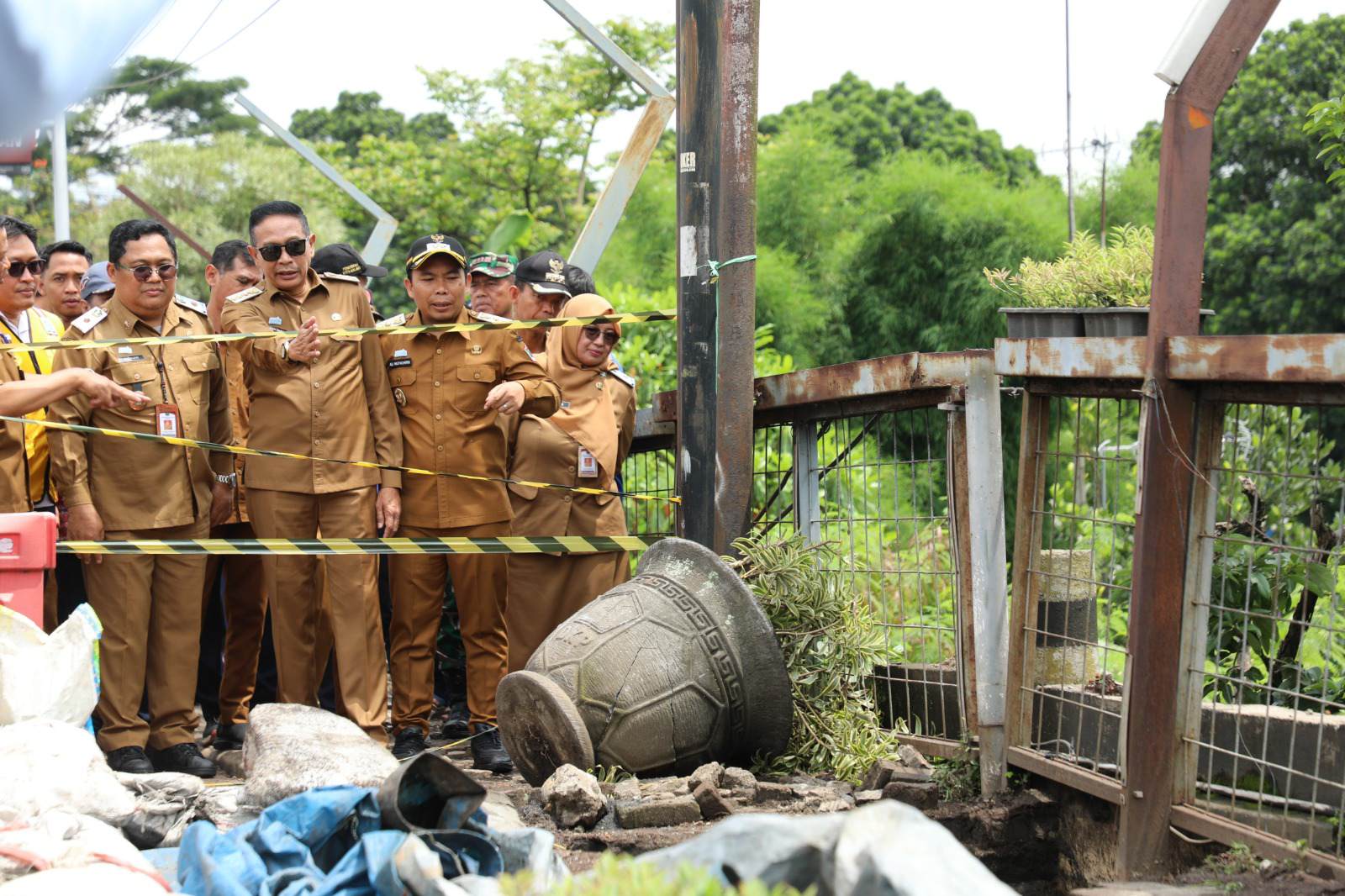 Wali Kota Malang Tinjau Longsor Jembatan Brantas: Hujan Tinggi dan Getaran Kendaraan Jadi Pemicu Utama