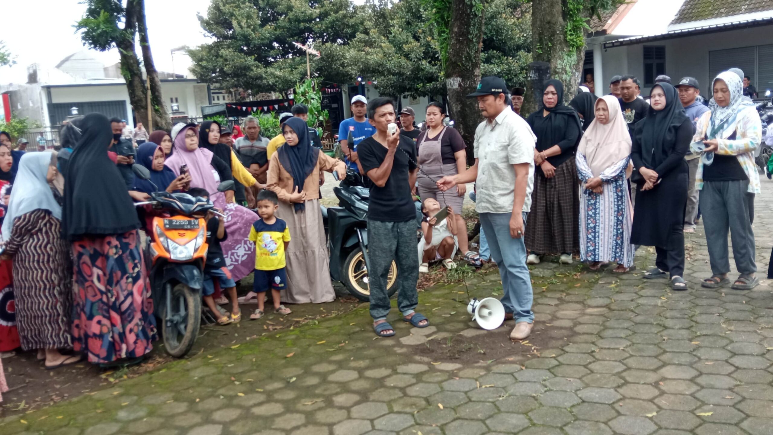 Warga Putukrejo Demo Tolak Masuknya PDAM, Tuding Tak Ada Sosialisasi dan Ancaman Dampak Sosial